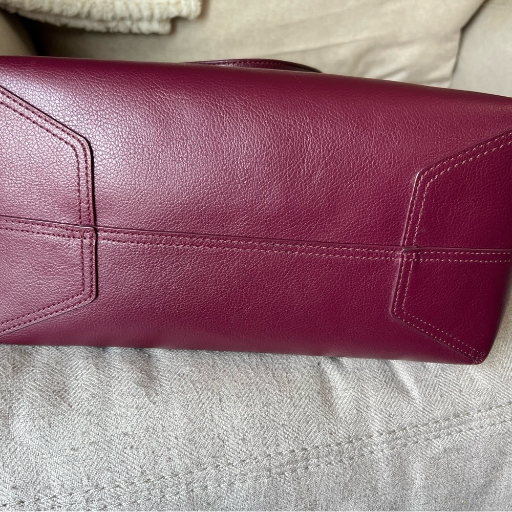 Kate Spade Oxblood Reversible Tote with Matching Wallet - Picture 4 of 9